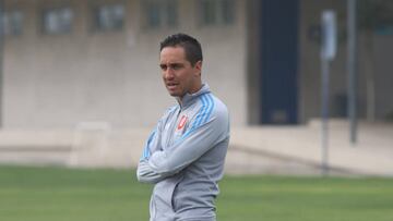 Hijo de Hoyos no descarta volver a jugar y en el fútbol chileno