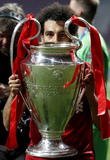 Mohamed Salah with the Champions League trophy.