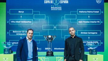 Pualo Roberto y Ferrao (d) durante el sorteo de los enfrentamientos para la Copa de España 2023 de fútbol sala que se disputará en Granada.
