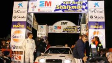 RALLY SHALYMAR 2007. Carlos Sainz se impuso, con Luis Moya como copiloto, en el rally madrile&ntilde;o al volante de un Skoda Fabia.