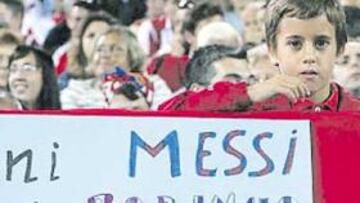 <b>SU SÍMBOLO. </b>Para la grada Fernando Torres es el referente y no están dispuesto a que se marche.