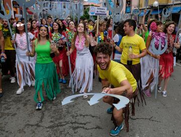 Ambiente festivo en la salida en la localidad de Arriondas