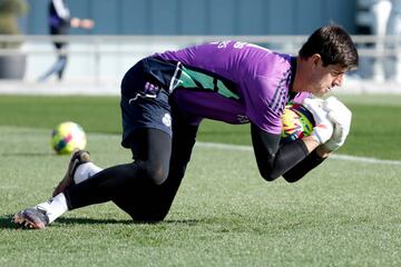 Courtois, en un entrenamiento en Valdebebas.