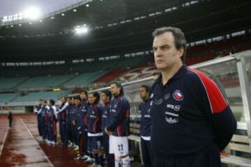 7 de septiembre de 2007: Marcelo Bielsa debuta en la banca de la Selecci&oacute;n Chilena, cayendo 2-1 ante Suiza en la ciudad austriaca de Viena.