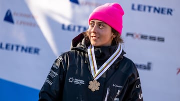 Audrey Pascual con la medalla de plata.