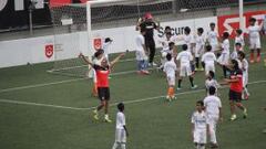 La alarma por peligro de rayos en Singapur retrasa al Atleti