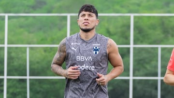 Carlos Salcedo volvió a entrenamientos con Rayados