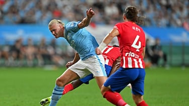 Haaland y Söyüncü en el City-Atlético de pretemporada. Haaland sabe Söyüncü.
