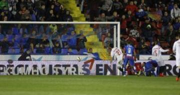 1-2. Kalu Uche anotó el primer gol granota.