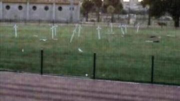 El campo de entrenamiento de Chapín, con las cruces.