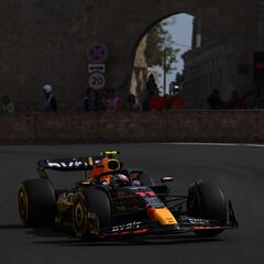 Checo Pérez gana el Gran Premio de Azerbaiyán; su sexto triunfo en F1