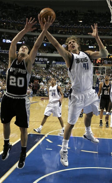 El jugador argentino vivió una temporada 2005/06 plagada de lesiones. Además sus números bajaron con respecto a la temporada anterior, aunque mejoraron durante los playoffs en los que los Spurs cayeron frente a los Dallas Mavericks de Dirk Nowitzki en la semifinal de la Conferencia.