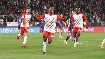 Ramazani durante un partido con el Almería.