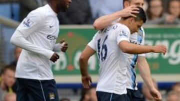 Agüero abandona el campo lesionado.