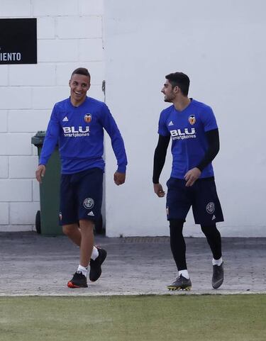 Charla intensa de Marcelino con Kondogbia en el entrenamiento