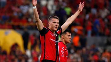 AME9786. GUADALAJARA (MÉXICO), 07/04/2022.- Julio Furch del Atlas celebra hoy tras anotar contra el Necaxa, durante el partido por la jornada 13 torneo Clausura 2022 del fútbol mexicano, en el Estadio Jalisco en Guadalajara (México). EFE/ Francisco Guasco
