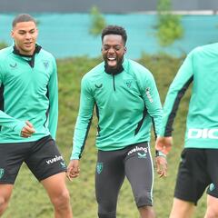 Nico Williams, entre algodones en Lezama