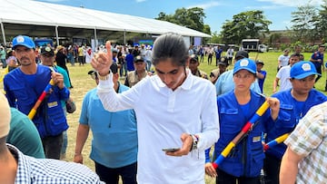 Andrey Avendano, delegate of the Central General Staff of the FARC dissidents, gives a thumbs up before the installation of the peace dialogues between the FARC guerrilla dissidents calling themselves the Central General Staff (EMC) and the Colombian government, in Tibu, Colombia October 8, 2023. REUTERS/Camilo Cohecha