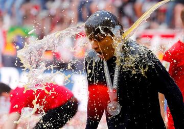 El entrenador del Bayern de Múnich, Niko Kovac, celebrando el título liguero del Bayern de Múnich. 