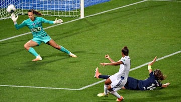 Christiane Endler atajó un penal, pero erró su tiro en la final de la Copa de Francia