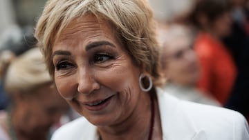 La presentadora Ana Rosa Quintana recibe la medalla de Honor de la ciudad, en el Palacio de Cibeles a 15 de mayo de 2023, en Madrid, (España). Cada 15 de mayo, coincidiendo con la festividad del patrón de la ciudad, San Isidro, el Ayuntamiento concede las medallas de San Isidro a personalidades y entidades vinculadas, personal o profesionalmente, a la ciudad. En total, después de su aprobación definitiva se entregan 15 medallas de honor y de Madrid que reconocen la trayectoria y el compromiso con la ciudad de los galardonados con su mayor título honorífico.
15 MAYO 2023;AWARDS;MEDALLAS DE HONOR;MEDALLAS DE MADRID;
Alejandro Martínez Vélez / Europa Press
15/05/2023