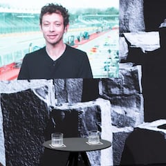 Hamilton “no habría tenido éxito” en MotoGP por culpa de Rossi