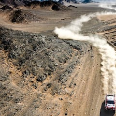Sainz y Alonso encabezan la armada española en el Dakar
