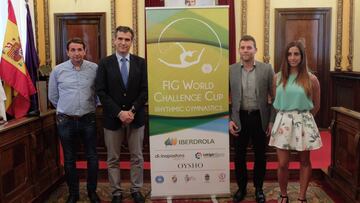 Eladio Freijo (concejal), Antonio Romñan (alcalde de Guadalajara), Jesús Carballo (Federación Española) y Noelia Florin (Iberdrola).