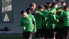 Gran recibimiento a Rubén Castro en su primera sesión