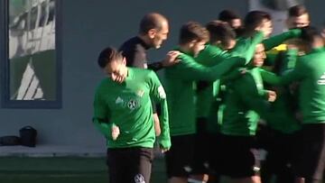 Gran recibimiento a Rubén Castro en su primera sesión