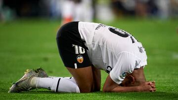 VALENCIA, SPAIN - APRIL 03: Samuel Lino of Valencia CF reacts during the LaLiga Santander match between Valencia CF and Rayo Vallecano at Estadio Mestalla on April 03, 2023 in Valencia, Spain. (Photo by Manuel Queimadelos/Quality Sport Images/Getty Images)