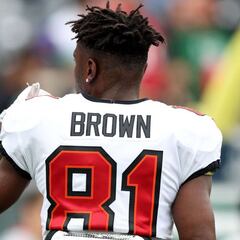 Antonio Brown revela que no jugará en la campaña 2022 de NFL