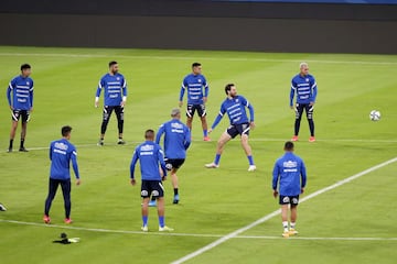 La Roja reconoció el terreno de juego del estadio Único Madre de Ciudades. Con capacidad para 30 mil personas, será el escenario del Argentina-Chile de este jueves.