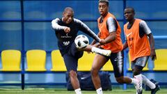 Sidib&eacute;, objetivo del Atl&eacute;tico, durante  un entrenamiento con Francia.