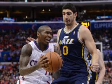 Jamal Crawford fue una amenaza constante para Utah Jazz. En la imagen trata de zafarse de Kanter, pívot de los Jazz.