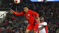 Futbol, Chile vs Burkina Faso.
 Partido amistoso 2017.
 El jugador de Chile Edson Puch, izquierda,   juega el bal&Atilde;&sup3;n contra Burkina Faso durante el partido amistoso  en el estadio Nacional.
 Santiago, Chile.
 02/06/2017
 Marcelo Hernandez/Photosport***************
 
 Football, Chile vs Burkina Faso.
 Friendly match 2017.
 Chile&#039;s player Edson Puch, left,,  play the ball  during friendly match against Burkina Faso at Nacional stadium in Santiago, Chile.
 02/06/2017
 Marcelo Hernandez/Photosport