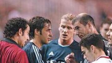 <b>POLÉMICA EXPULSIÓN</B>. Iturralde González expulsó a Zidane por un manotazo a Alfaro en su rostro.