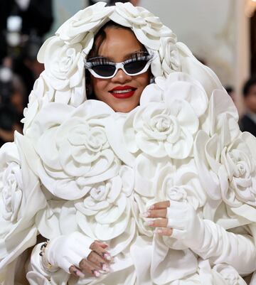 Rihanna posa con un diseño de Valentino.