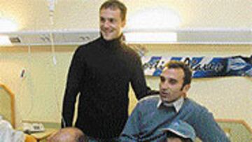 El equipo visitó los hospitales.