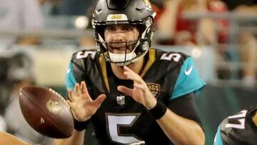 JACKSONVILLE, FL - AUGUST 17: Blake Bortles #5 of the Jacksonville Jaguars catches a snap during a preseason game against the Tampa Bay Buccaneers at EverBank Field on August 17, 2017 in Jacksonville, Florida. Sam Greenwood/Getty Images/AFP
== FOR NEWSPAPERS, INTERNET, TELCOS & TELEVISION USE ONLY ==