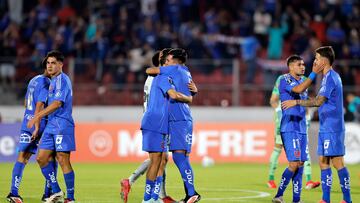 Futbol, Universidad de Chile vs Botafogo.
Fase de grupos, Copa Libertadores 2025.
Los jugadores de Universidad de Chile celebran el triunfo durante el partido de copa libertadores por el grupo A contra Botafogo disputado en el estadio Nacional en Santiago, Chile.
02/04/2024
Javier Torres/Photosport
Football, Universidad de Chile vs Botafogo.
Group stage, Copa Libertadores 2025.
Universidad de ChileÕs players reacts after winning during the copa libertadores match for group A against Botafogo at the Nacional stadium in Santiago, Chile.
02/04/2024
Javier Torres/Photosport