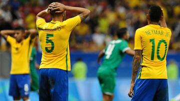 Renato Augusto (l) and Neymar react