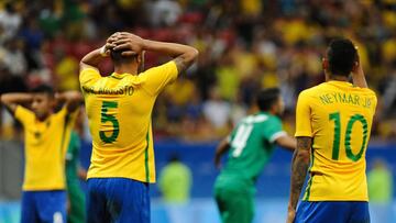 Renato Augusto (l) and Neymar react