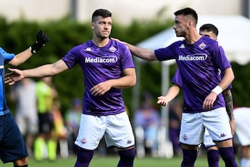 Jovic, durante un amistoso con la Fiorentina.