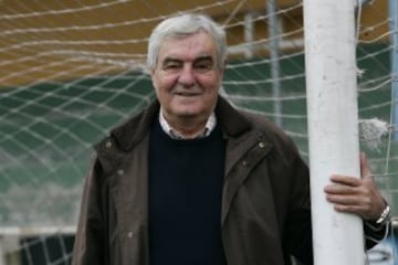 Estuvo vinculado al club mediante la asociación de veteranos, en la que se implicó activamente. No faltaba a su cita de los jueves a los clásicos partidillos de los exjugadores y también era el animador, entrenador y motivador en los torneos de veteranos indoor. Carisma tenía de sobra para ello.