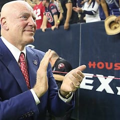 Los propietarios de la NFL discuten por el himno