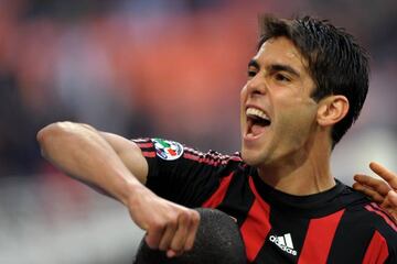 Kaká celebra un gol con el Milán en noviembre de 2008.