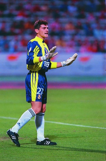 El debut de Casillas en la Champions fue el 15 de septiembre de 1999 frente al Olympiacos, el partido acabó 3-3.