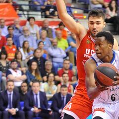 El Gipuzkoa sale del descenso pero Kloof rescata el 'averaje'