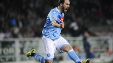 Higuaín celebra su gol.